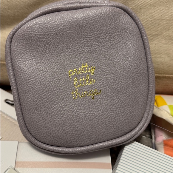 Pretty Things bundle! - Picture 2 of 9